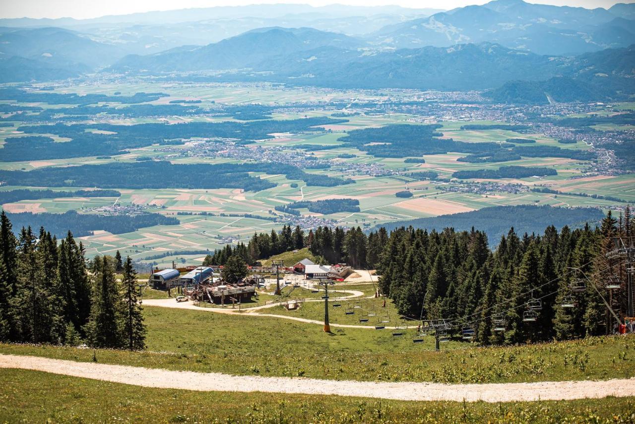 Apartments Zvoh, Krvavec, Ski-In, Ski-Out Cerklje na Gorenjskem Esterno foto